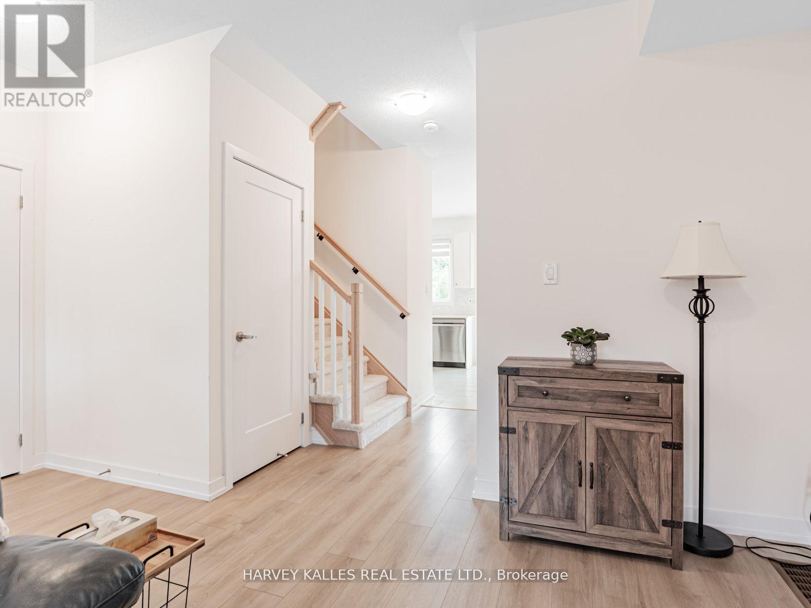 104 Lyall Stokes Circle, East Gwillimbury (Mt Albert), Ontario  L0G 1M0 - Photo 9 - N12792630