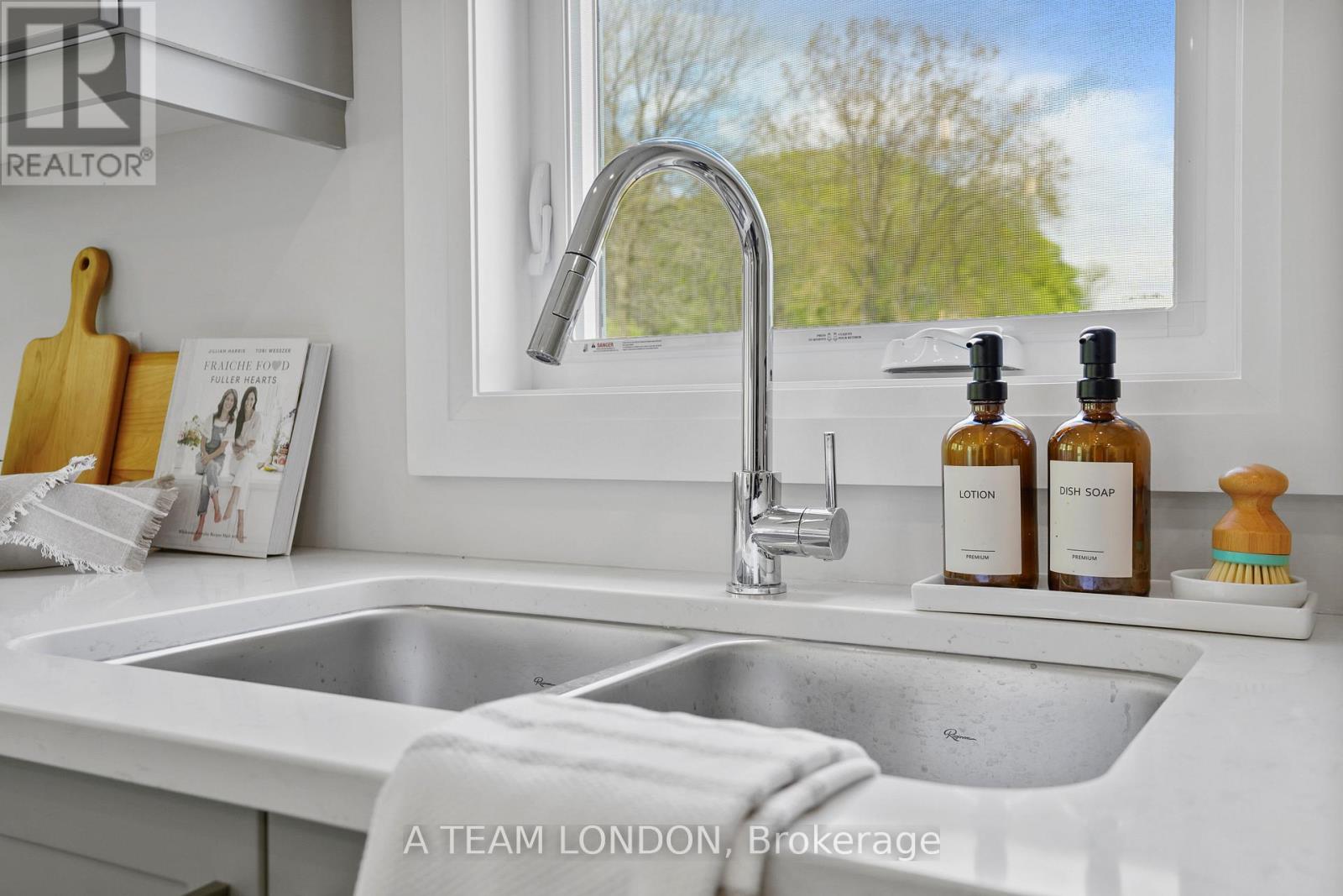 72 The Promenade, Central Elgin, Ontario  N5L 1C5 - Photo 13 - X12600904