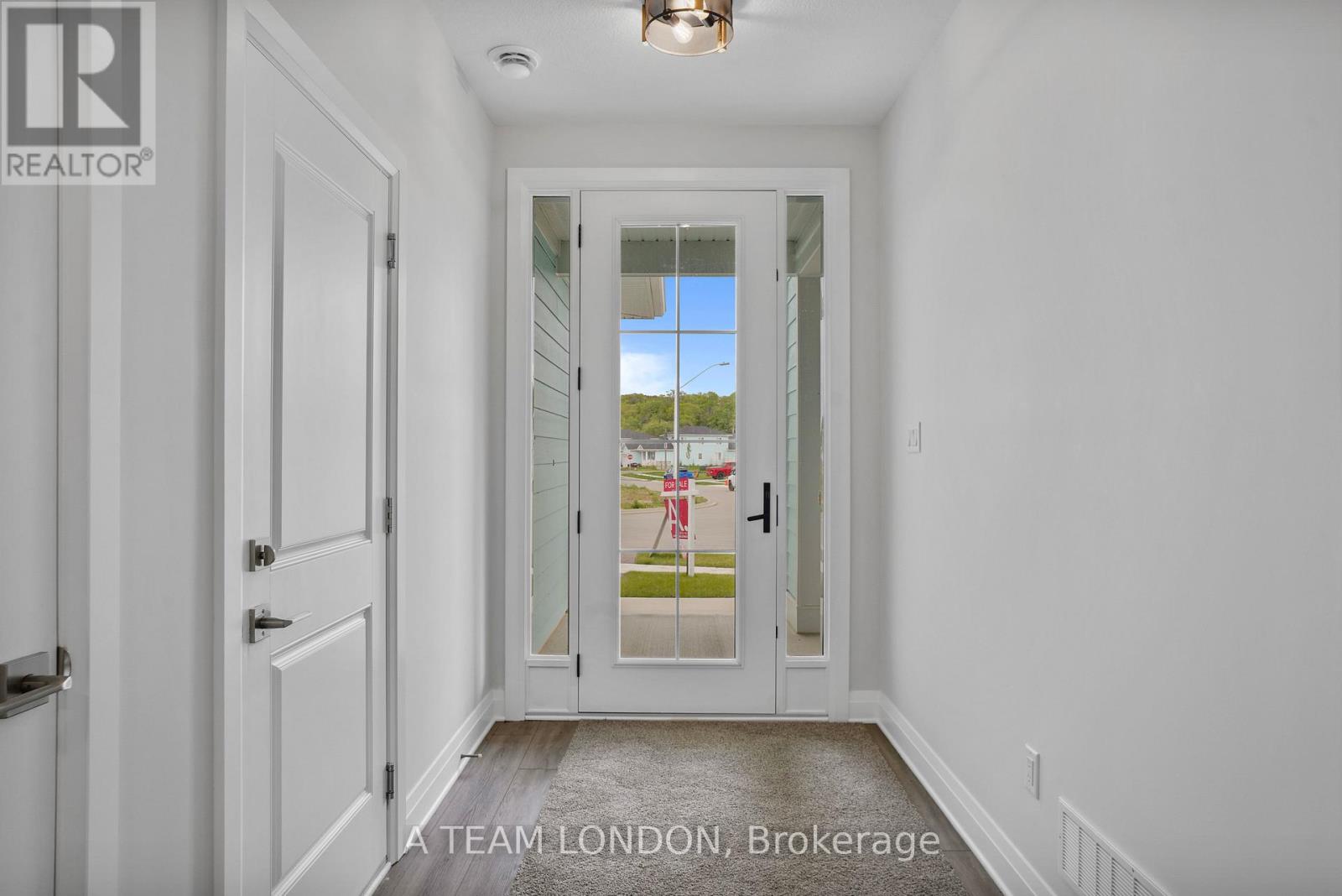 72 The Promenade, Central Elgin, Ontario  N5L 1C5 - Photo 3 - X12600904