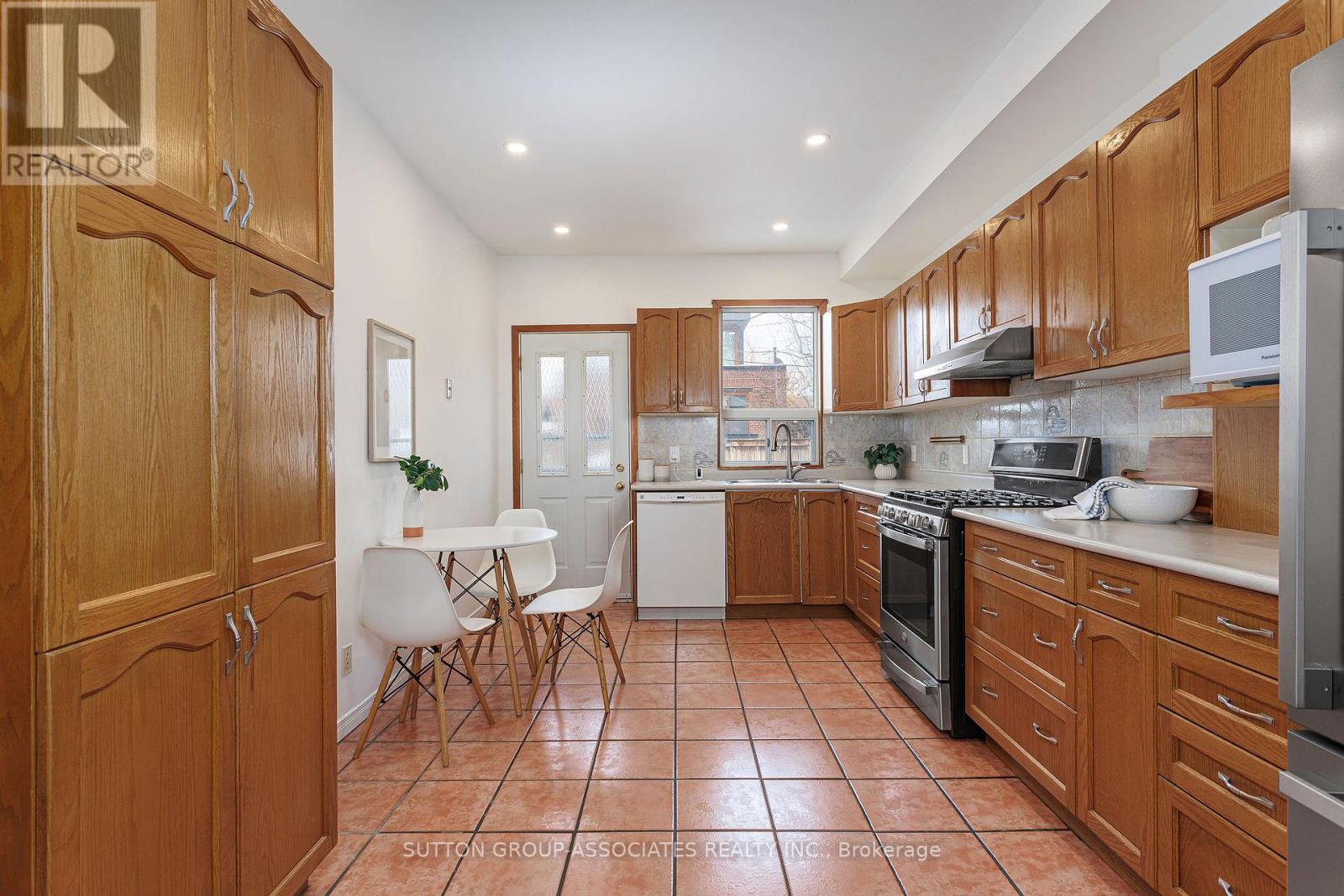 14 Westminster Avenue, Toronto, Ontario  M6R 1N4 - Photo 16 - W12792432