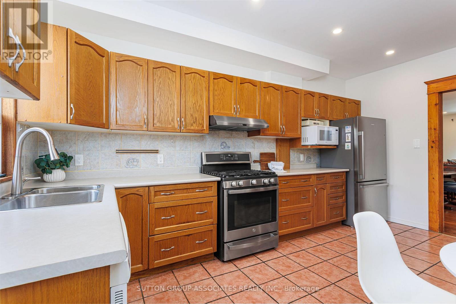 14 Westminster Avenue, Toronto, Ontario  M6R 1N4 - Photo 18 - W12792432