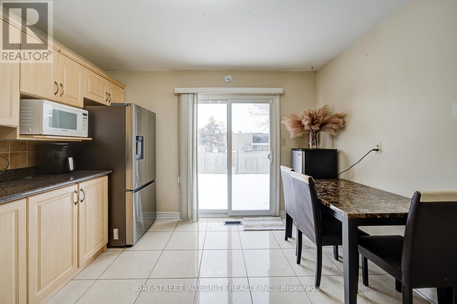 107 Autumn Glen Circle, Toronto, Ontario  M9W 6B3 - Photo 11 - W12792470