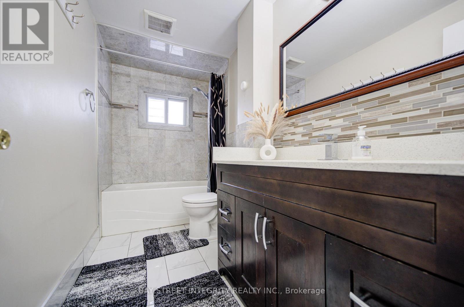 107 Autumn Glen Circle, Toronto, Ontario  M9W 6B3 - Photo 20 - W12792470