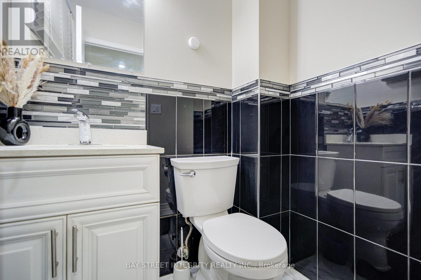 107 Autumn Glen Circle, Toronto, Ontario  M9W 6B3 - Photo 21 - W12792470