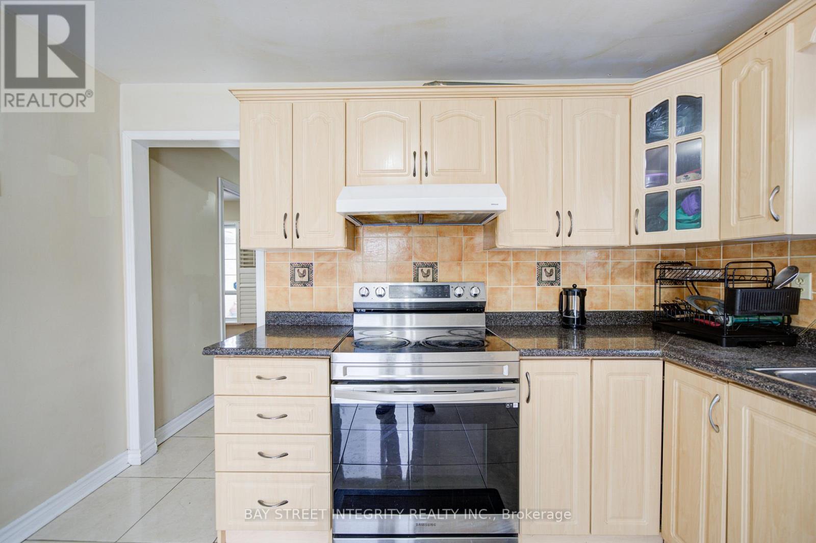 107 Autumn Glen Circle, Toronto, Ontario  M9W 6B3 - Photo 9 - W12792470