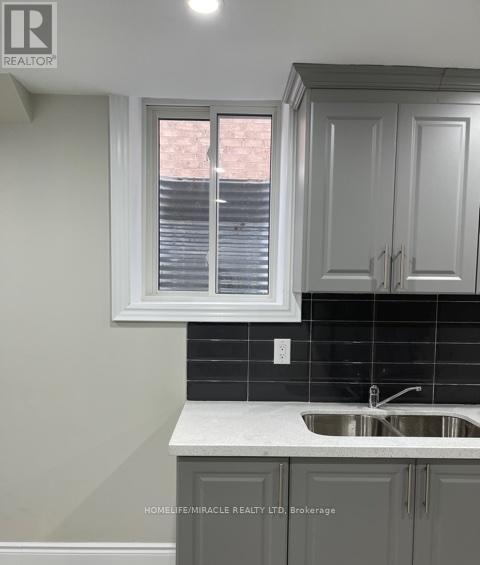 78 Saint Dennis Road, Brampton, Ontario  L6R 0B6 - Photo 6 - W12792494