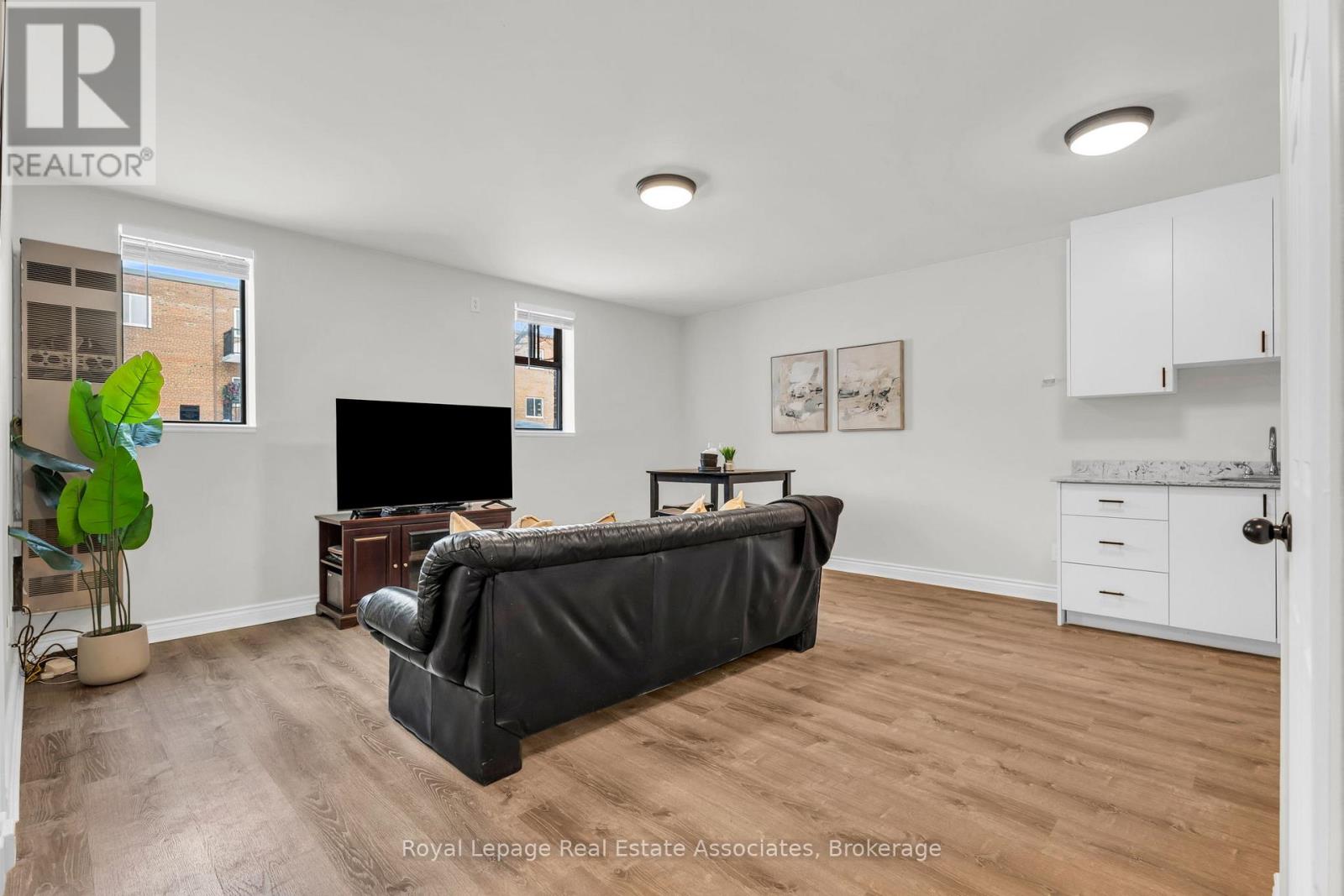 102 - 70 First Street, Orangeville, Ontario  L9W 2E5 - Photo 3 - W12792538