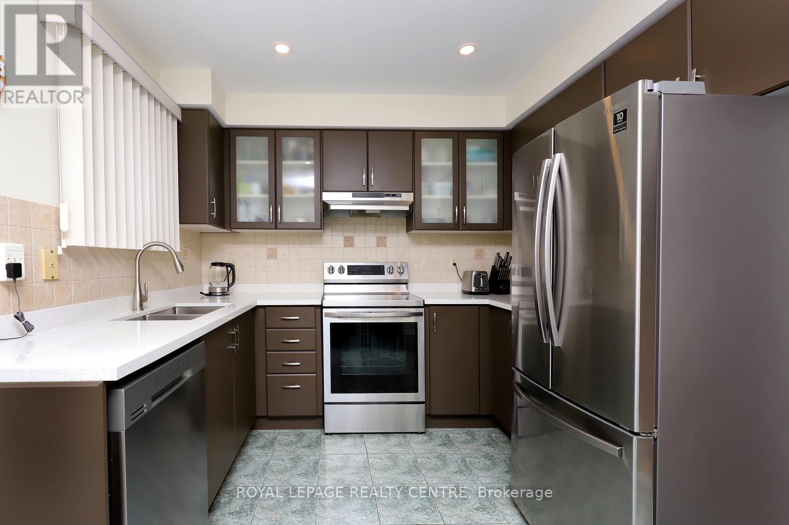 57 Royal Orchard Drive, Brampton, Ontario  L6X 4M5 - Photo 12 - W12792542