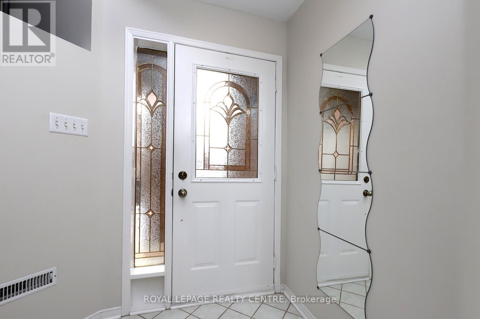 57 Royal Orchard Drive, Brampton, Ontario  L6X 4M5 - Photo 4 - W12792542