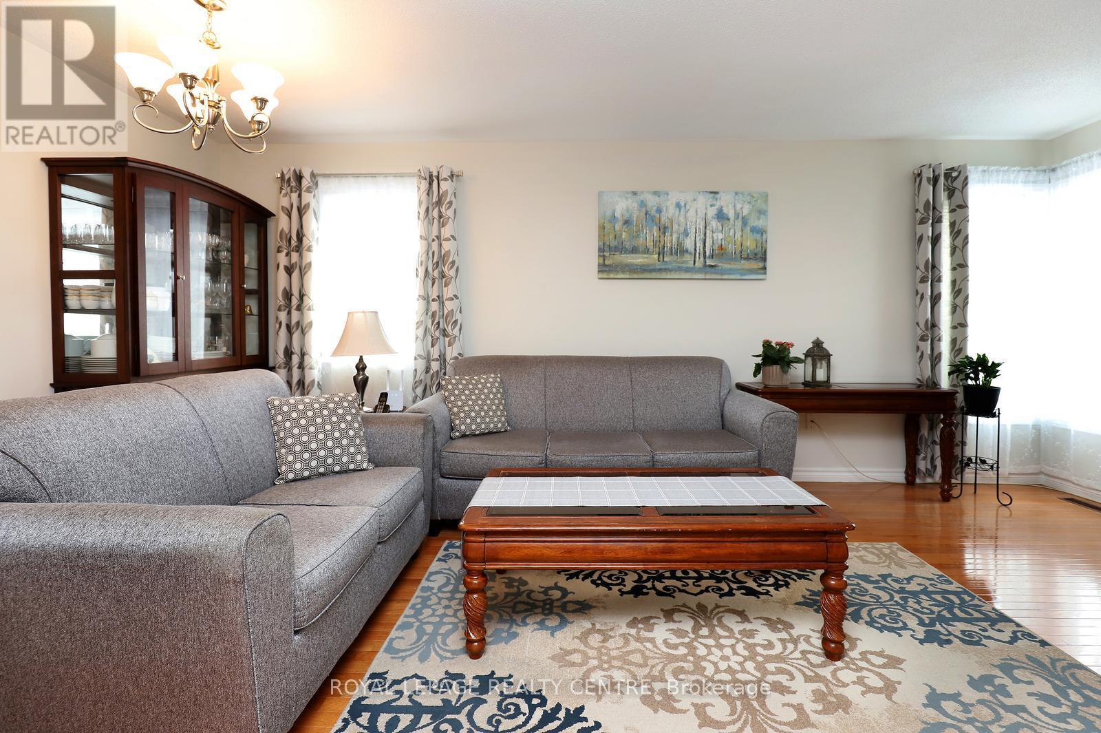 57 Royal Orchard Drive, Brampton, Ontario  L6X 4M5 - Photo 7 - W12792542