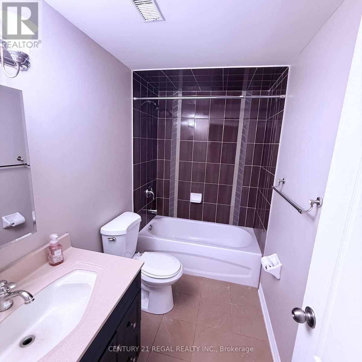 39 Laurentide Crescent, Brampton, Ontario  L6P 1Y3 - Photo 14 - W12792568