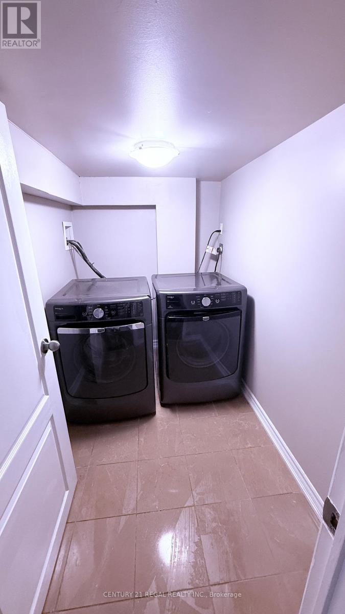 39 Laurentide Crescent, Brampton, Ontario  L6P 1Y3 - Photo 19 - W12792568