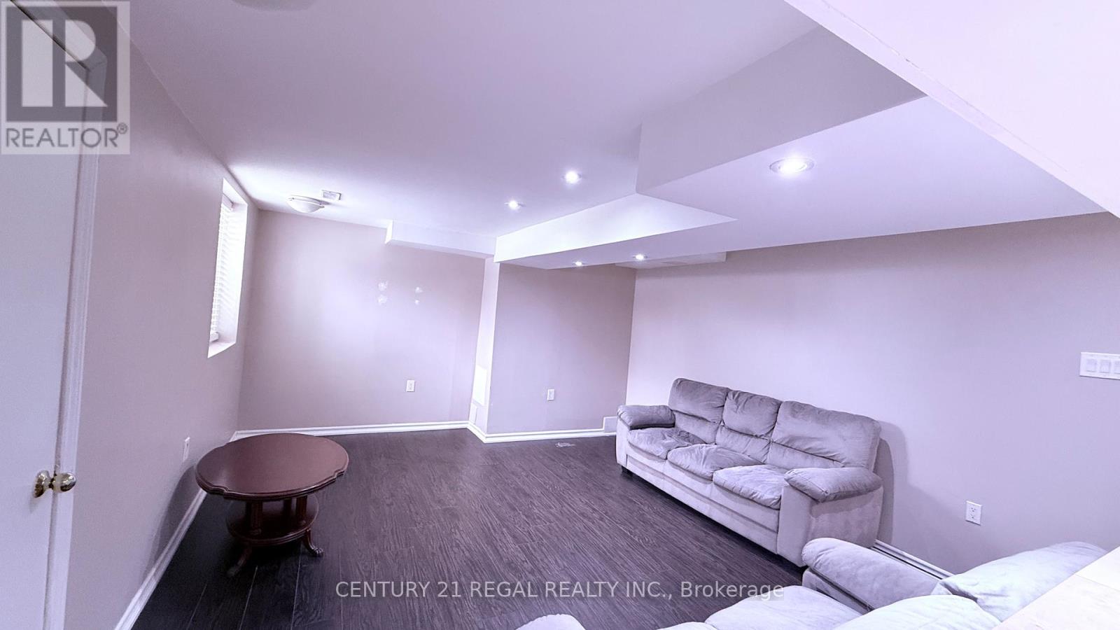 39 Laurentide Crescent, Brampton, Ontario  L6P 1Y3 - Photo 4 - W12792568