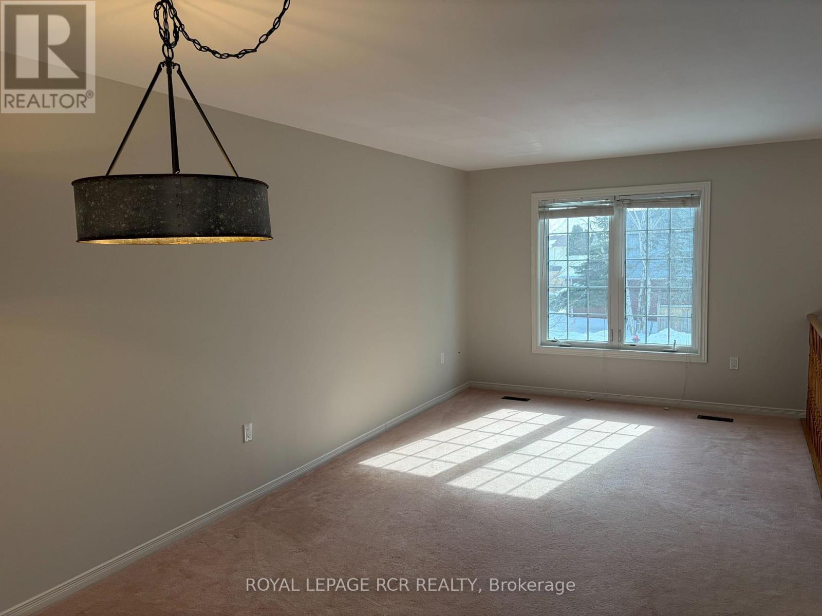 8 Lawton Court, Orangeville, Ontario  L9W 4X4 - Photo 6 - W12792574