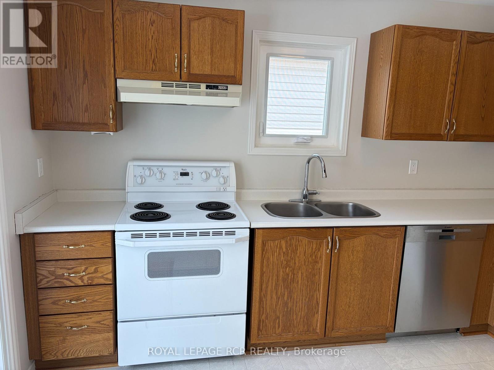 8 Lawton Court, Orangeville, Ontario  L9W 4X4 - Photo 9 - W12792574