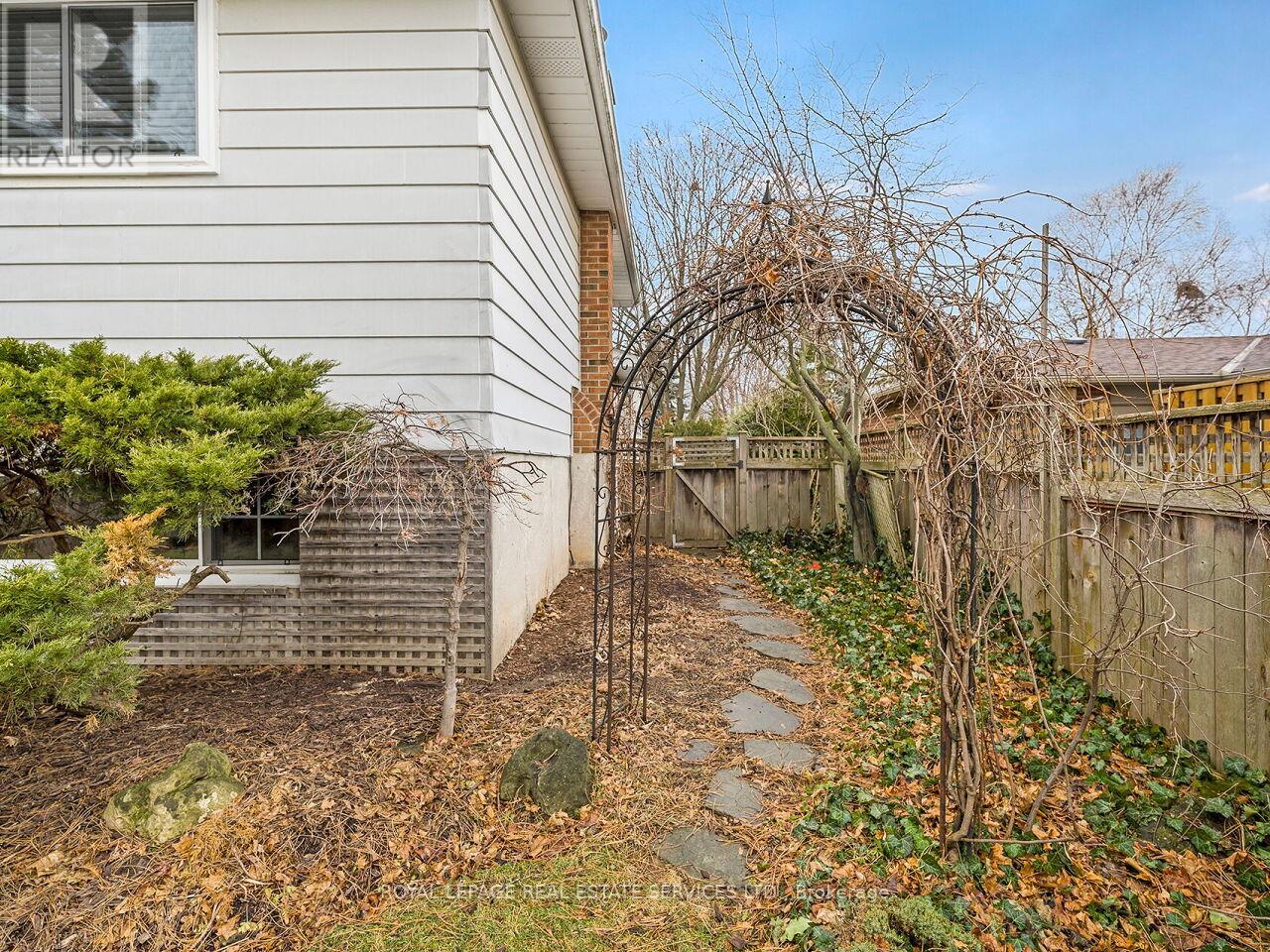 437 Highside Drive, Milton, Ontario  L9T 1W9 - Photo 39 - W12792628