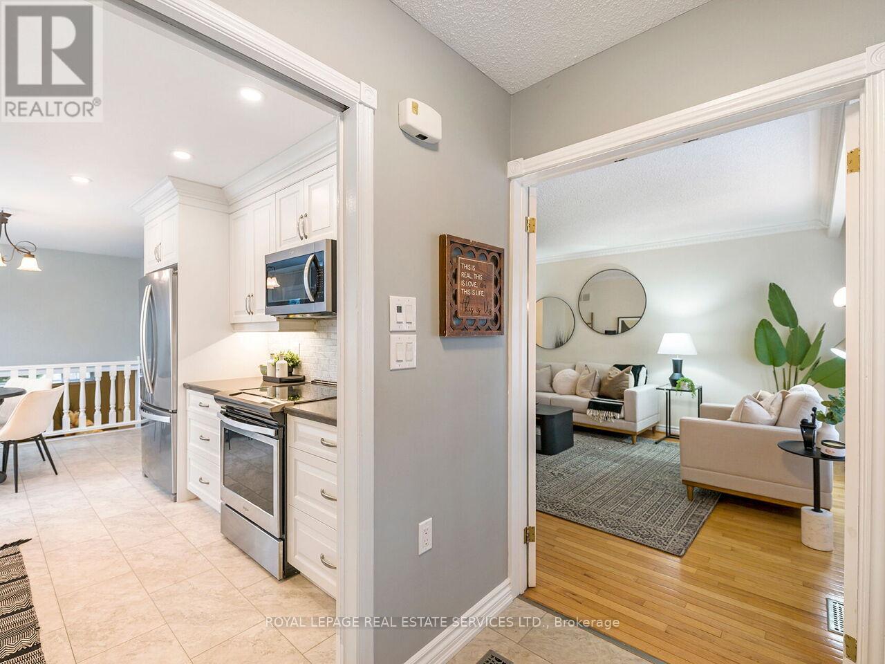 437 Highside Drive, Milton, Ontario  L9T 1W9 - Photo 5 - W12792628