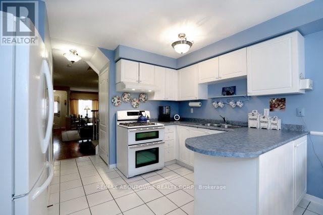 1175 Treetop Terrace, Oakville, Ontario  L6M 3N1 - Photo 5 - W12792634