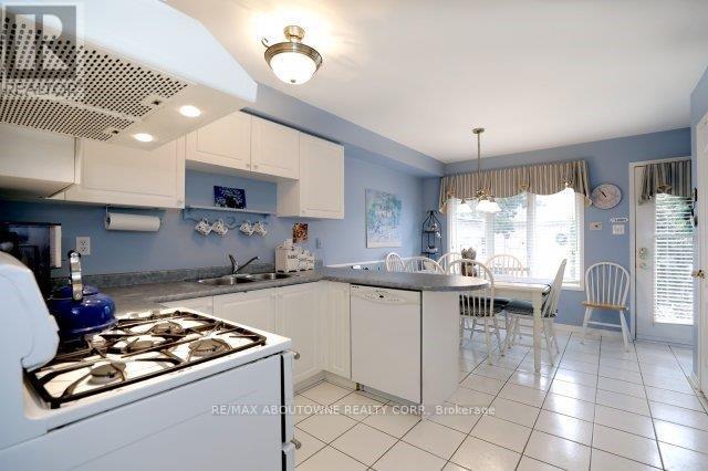 1175 Treetop Terrace, Oakville, Ontario  L6M 3N1 - Photo 6 - W12792634