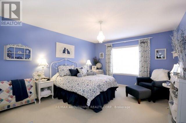 1175 Treetop Terrace, Oakville, Ontario  L6M 3N1 - Photo 9 - W12792634