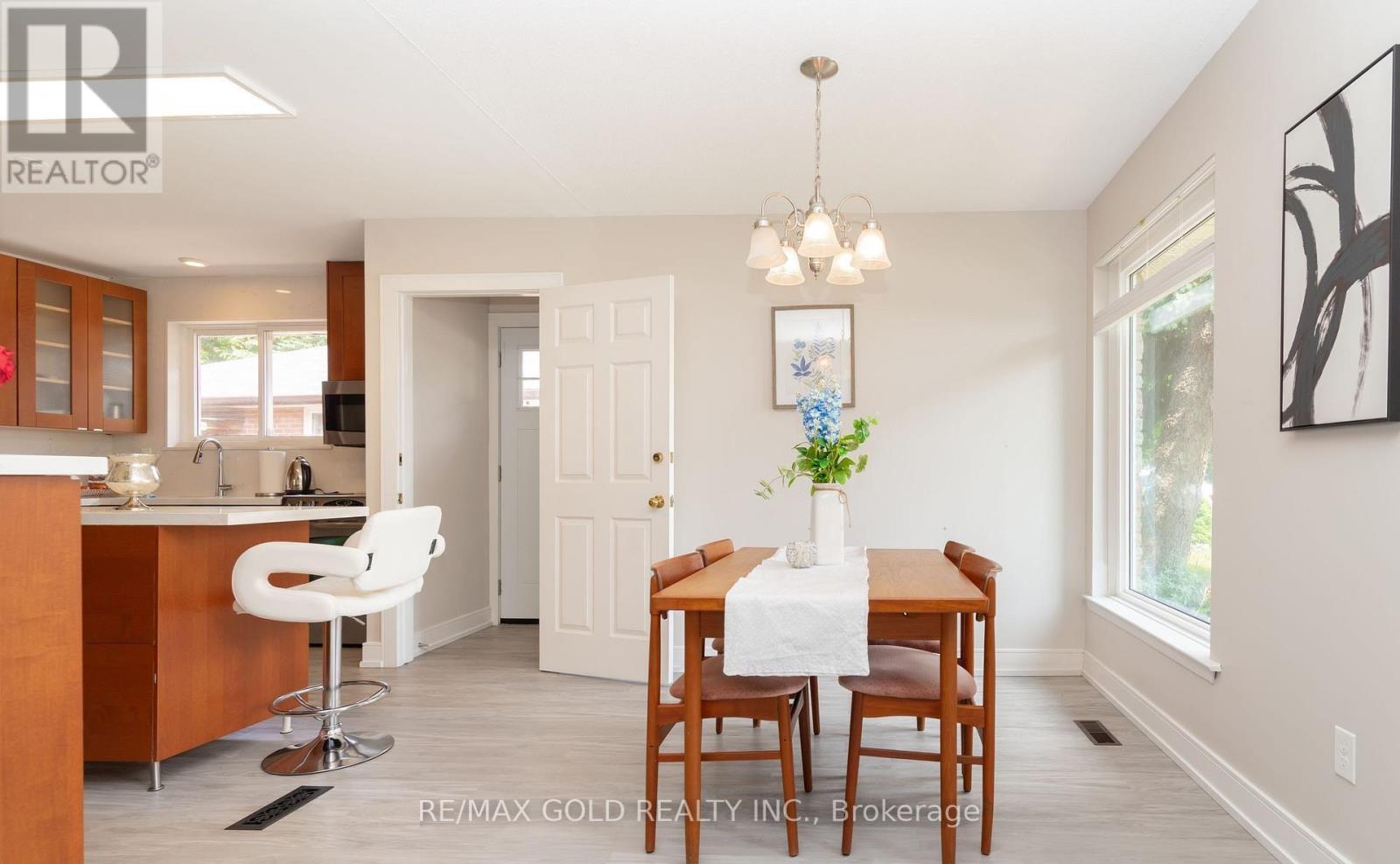 29 Devonshire Drive, Brampton, Ontario  L6T 3G5 - Photo 10 - W12792646