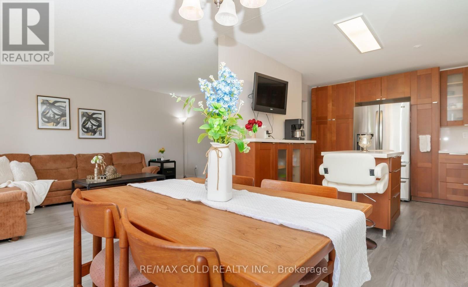 29 Devonshire Drive, Brampton, Ontario  L6T 3G5 - Photo 12 - W12792646