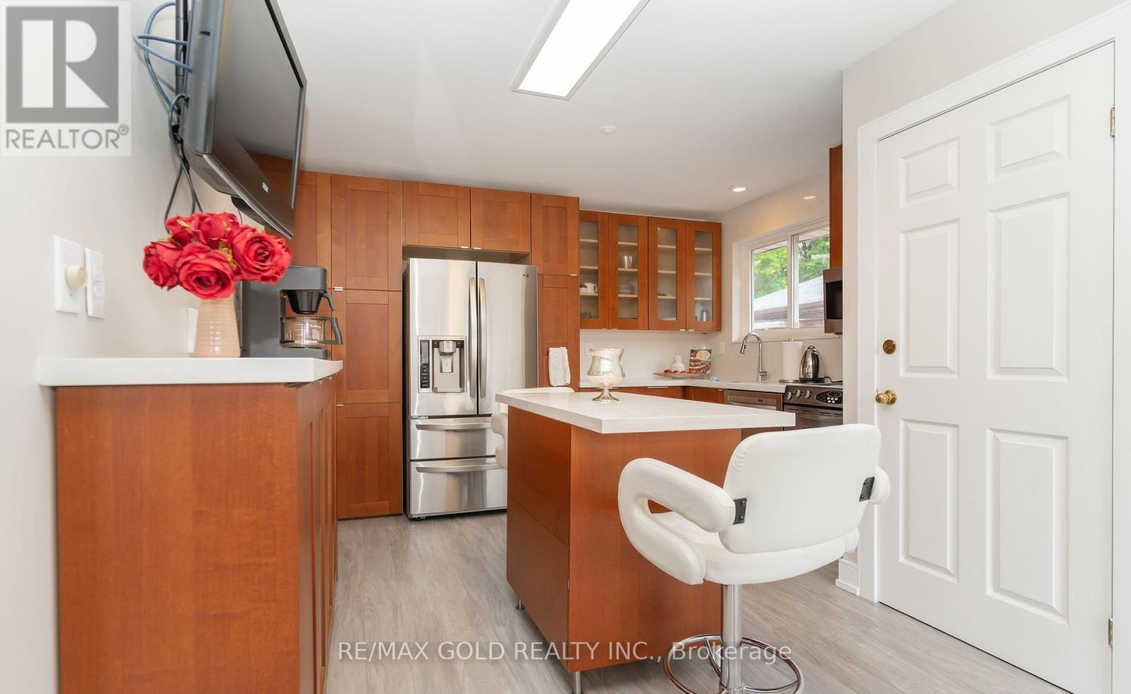 29 Devonshire Drive, Brampton, Ontario  L6T 3G5 - Photo 13 - W12792646