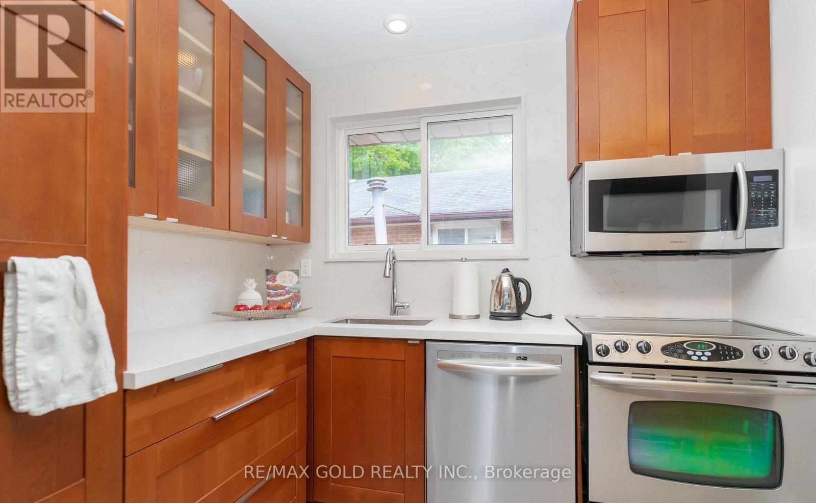 29 Devonshire Drive, Brampton, Ontario  L6T 3G5 - Photo 15 - W12792646