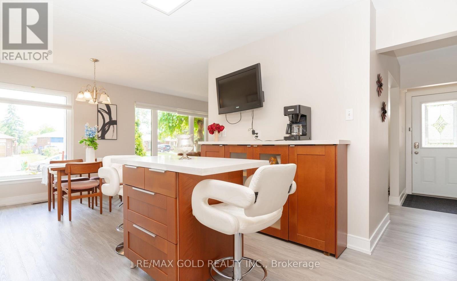 29 Devonshire Drive, Brampton, Ontario  L6T 3G5 - Photo 17 - W12792646