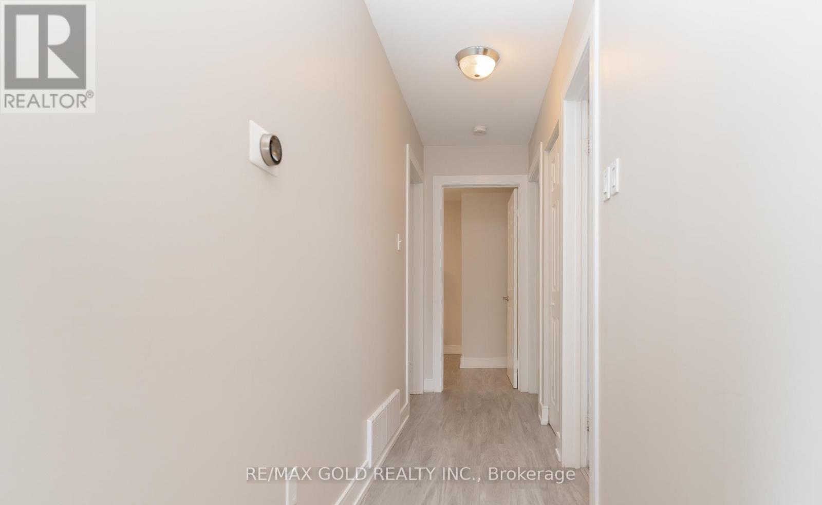 29 Devonshire Drive, Brampton, Ontario  L6T 3G5 - Photo 18 - W12792646