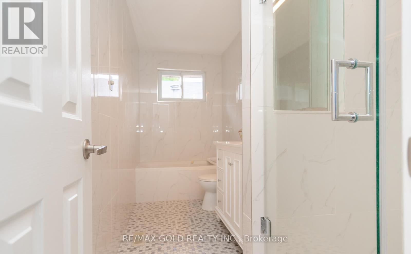 29 Devonshire Drive, Brampton, Ontario  L6T 3G5 - Photo 27 - W12792646