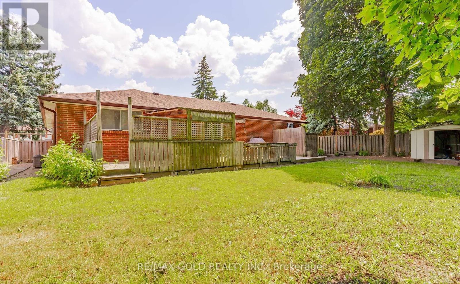 29 Devonshire Drive, Brampton, Ontario  L6T 3G5 - Photo 38 - W12792646