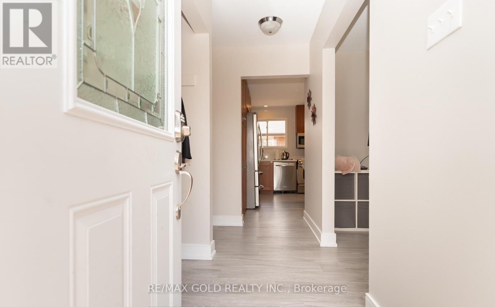 29 Devonshire Drive, Brampton, Ontario  L6T 3G5 - Photo 6 - W12792646