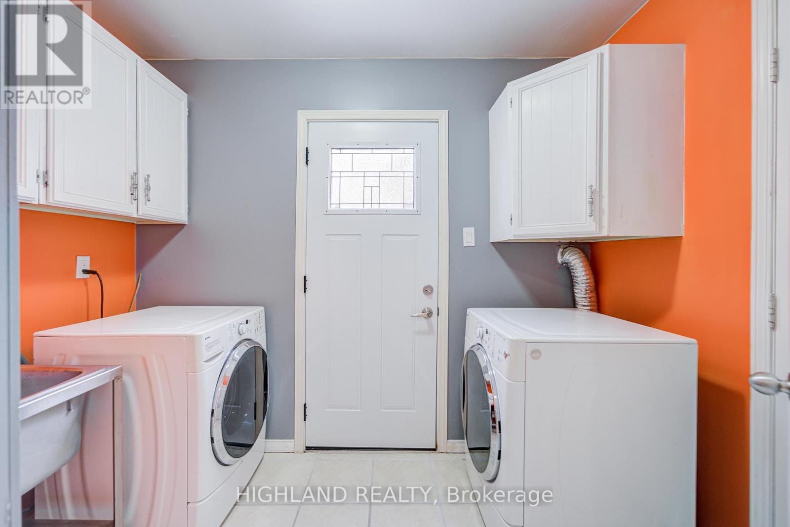 2070 Castlefield Crescent, Oakville, Ontario  L6H 5B3 - Photo 19 - W12792658