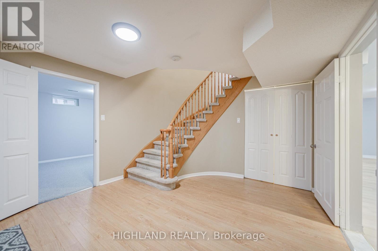 2070 Castlefield Crescent, Oakville, Ontario  L6H 5B3 - Photo 21 - W12792658