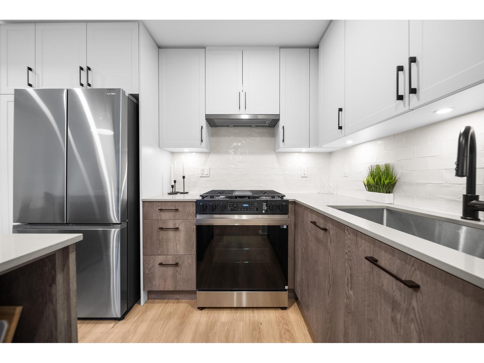 201 27218 Aldergrove Town Centre Drive, Langley, British Columbia  V4W 0E2 - Photo 1 - R3089864