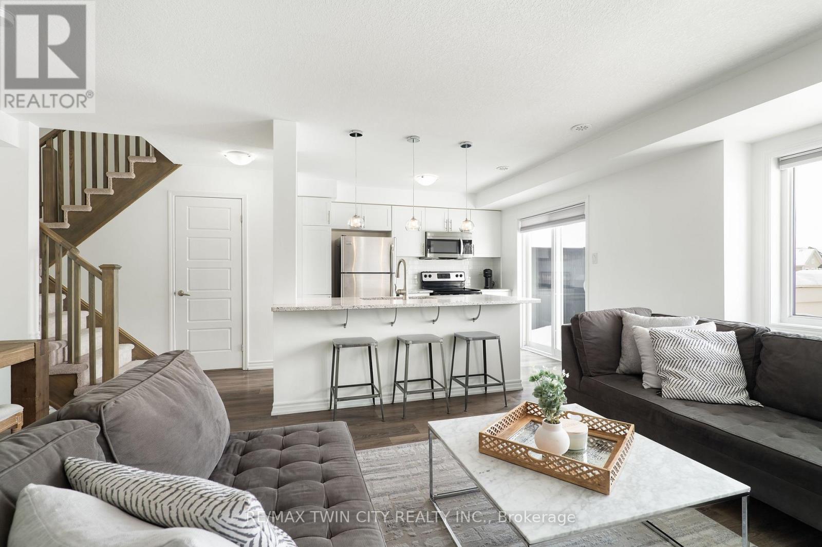 593 Goldenrod Lane, Kitchener, Ontario  N2R 0L7 - Photo 11 - X12792512