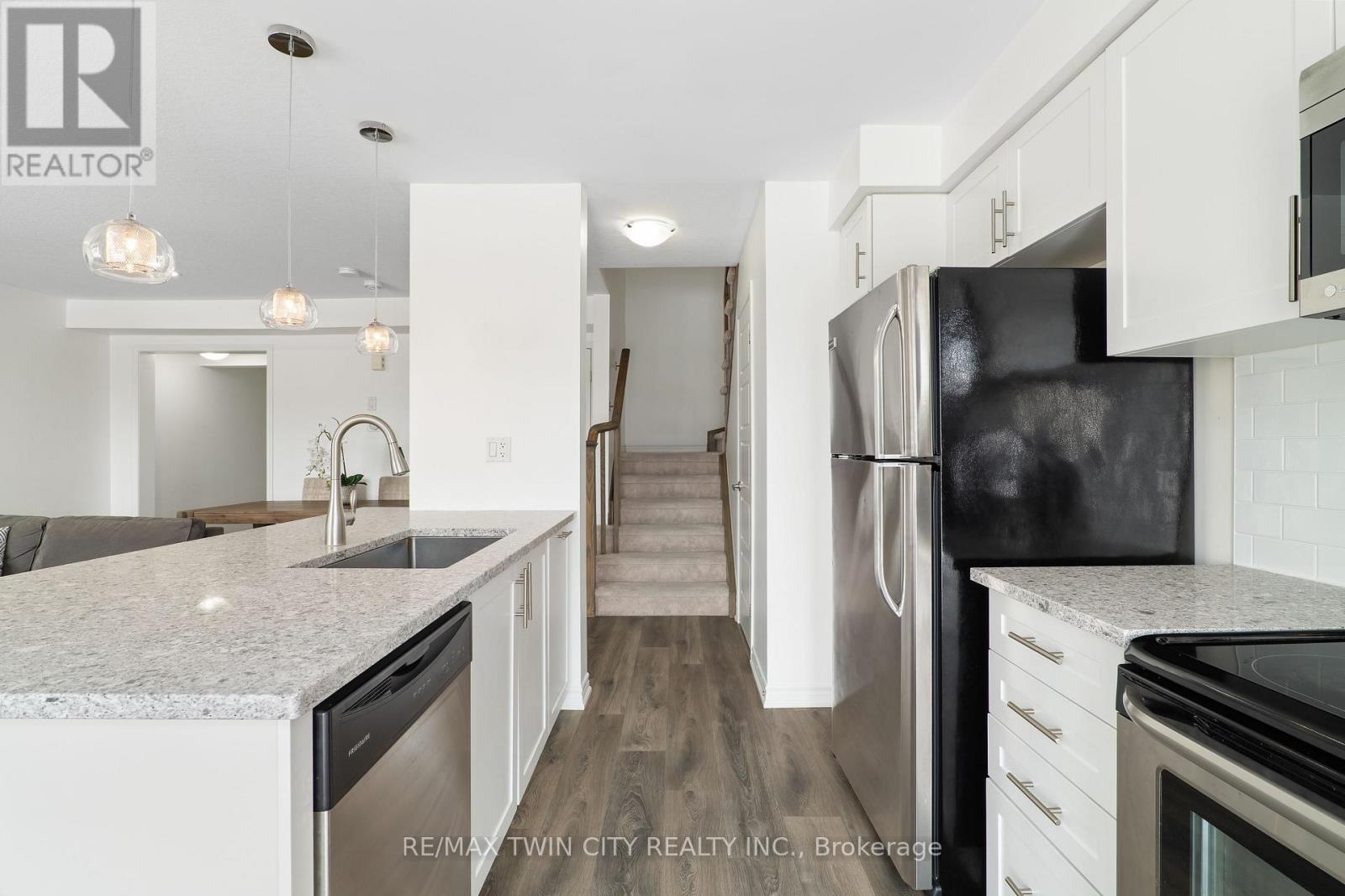 593 Goldenrod Lane, Kitchener, Ontario  N2R 0L7 - Photo 19 - X12792512