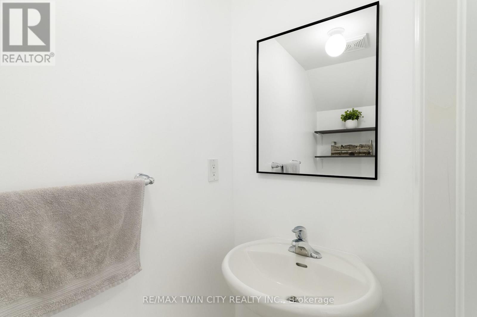 593 Goldenrod Lane, Kitchener, Ontario  N2R 0L7 - Photo 28 - X12792512