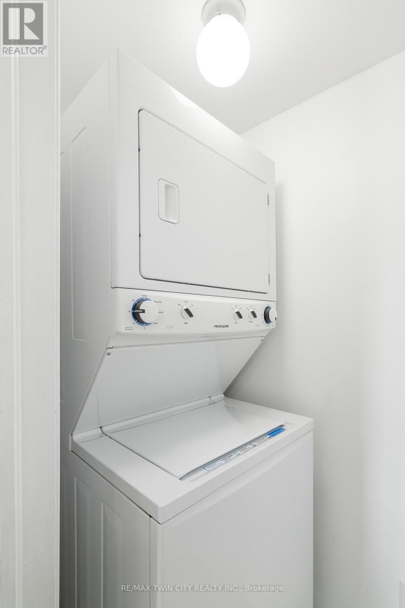 593 Goldenrod Lane, Kitchener, Ontario  N2R 0L7 - Photo 29 - X12792512