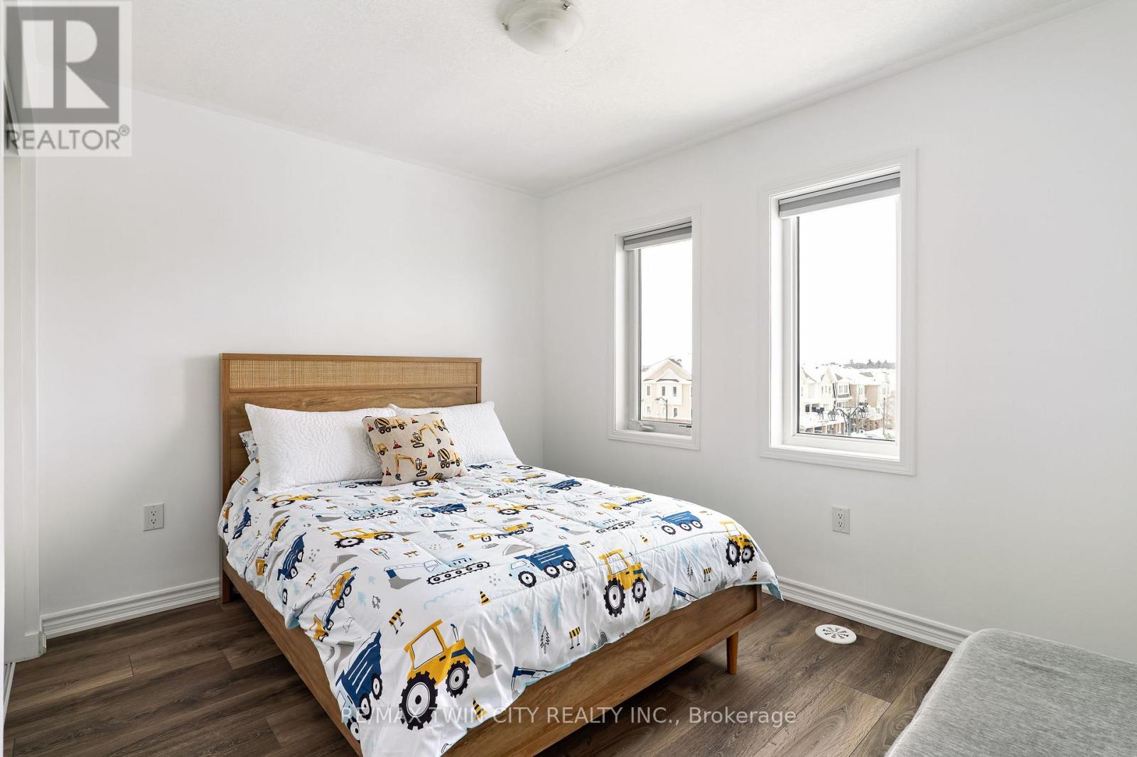 593 Goldenrod Lane, Kitchener, Ontario  N2R 0L7 - Photo 37 - X12792512