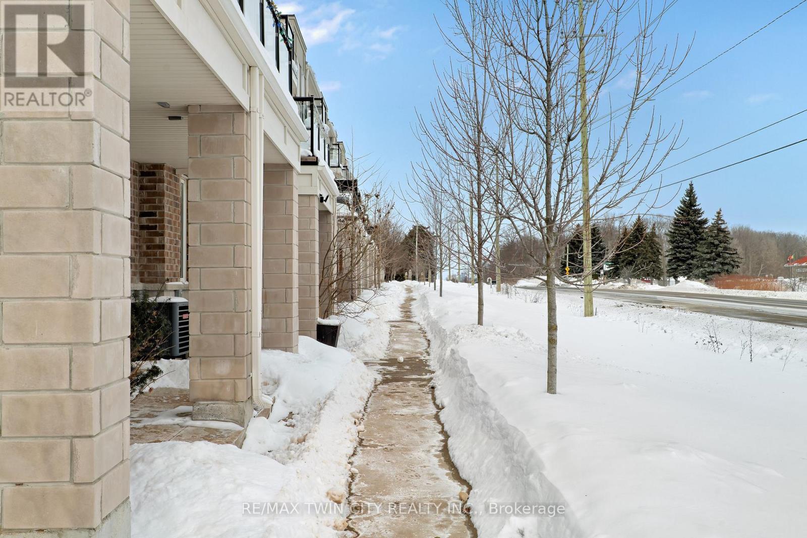 593 Goldenrod Lane, Kitchener, Ontario  N2R 0L7 - Photo 4 - X12792512