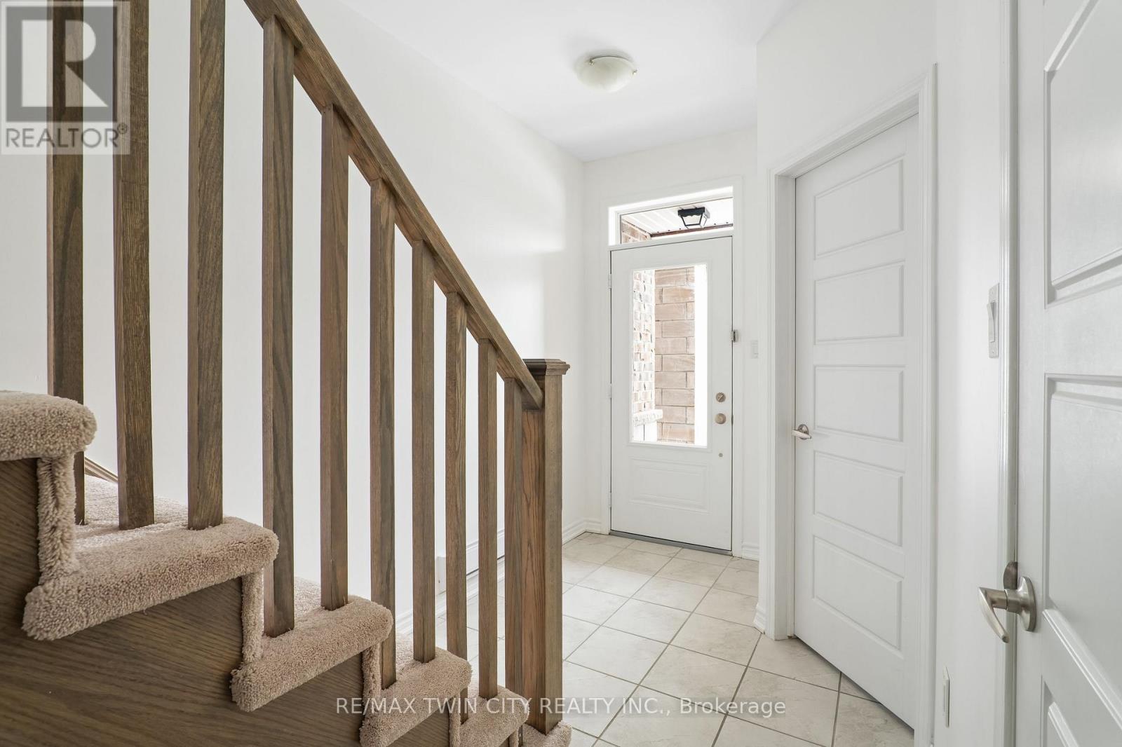 593 Goldenrod Lane, Kitchener, Ontario  N2R 0L7 - Photo 8 - X12792512