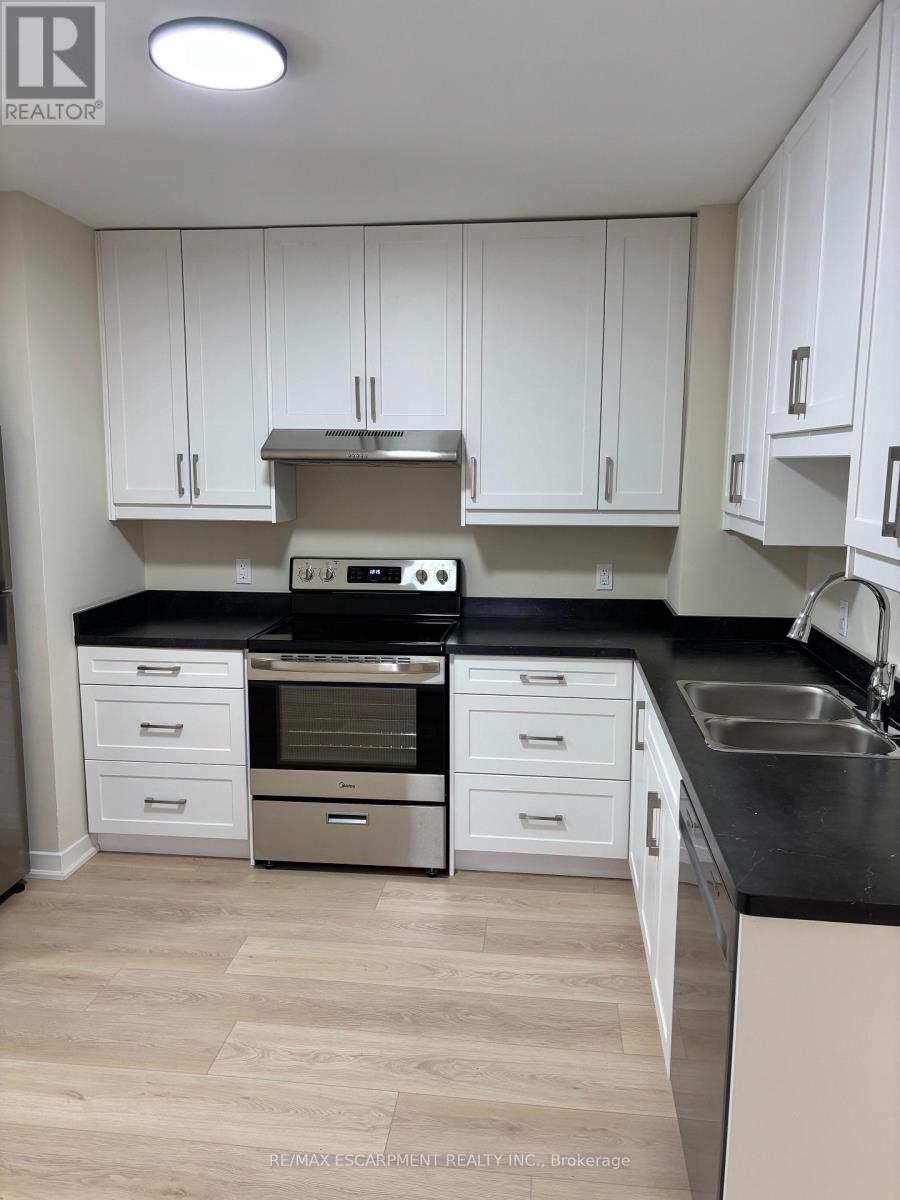 Main - 98 Brady Street, Port Colborne, Ontario  L3K 3R6 - Photo 2 - X12792674