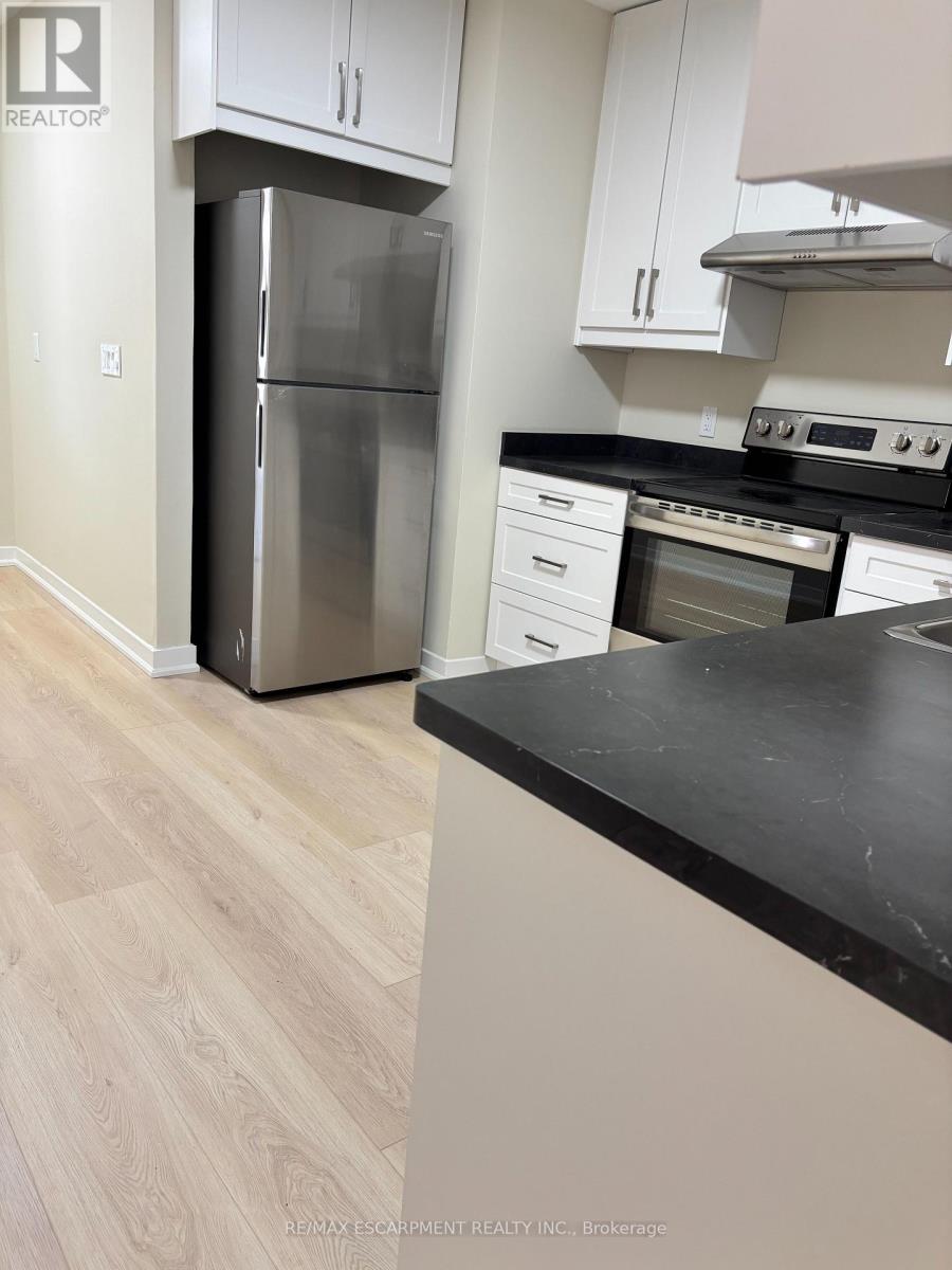 Main - 98 Brady Street, Port Colborne, Ontario  L3K 3R6 - Photo 3 - X12792674