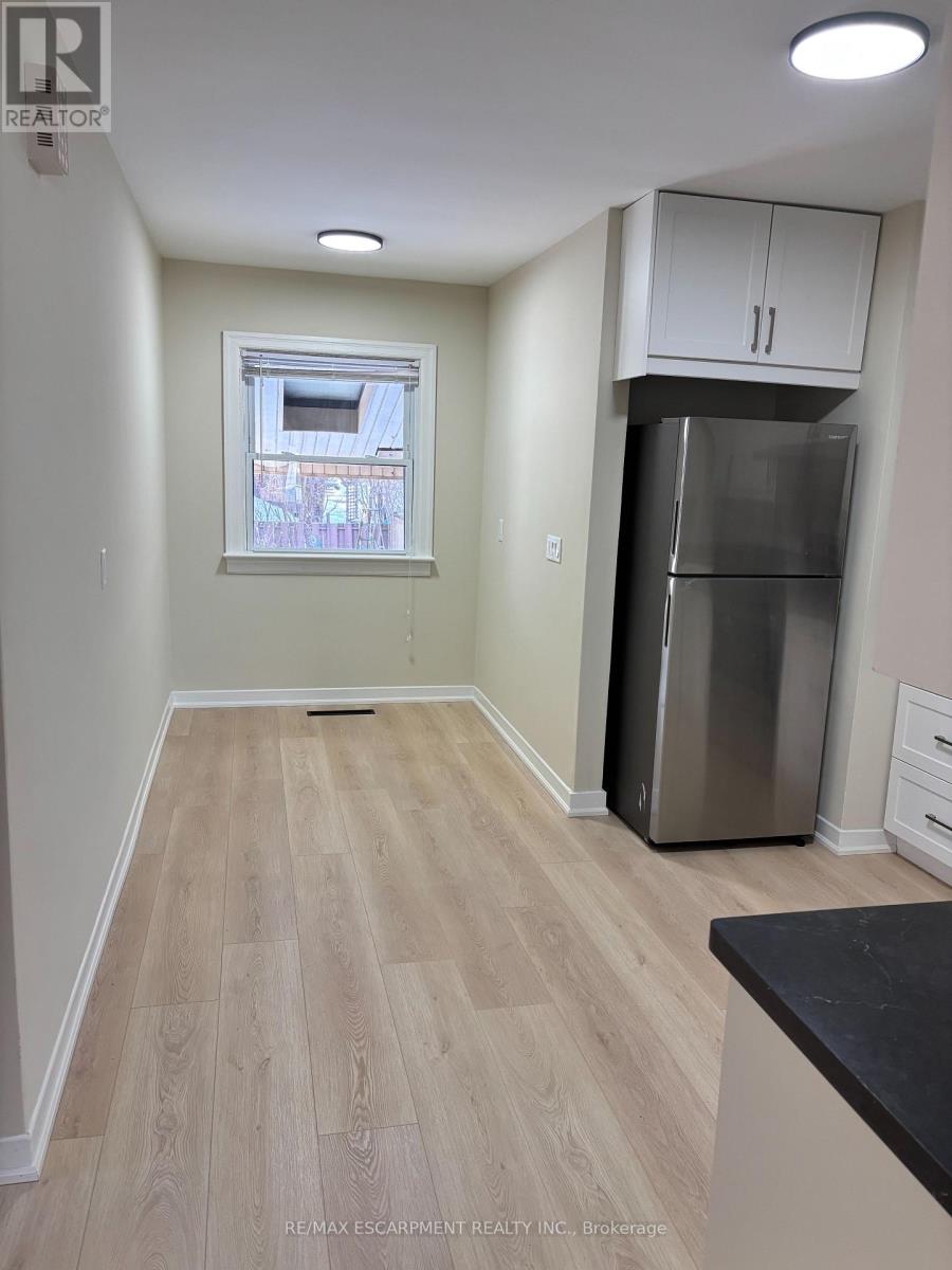 Main - 98 Brady Street, Port Colborne, Ontario  L3K 3R6 - Photo 4 - X12792674