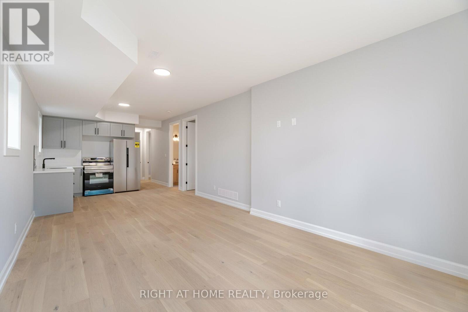 7934 Woodbine Street, Niagara Falls, Ontario  L2H 1C6 - Photo 10 - X12792726