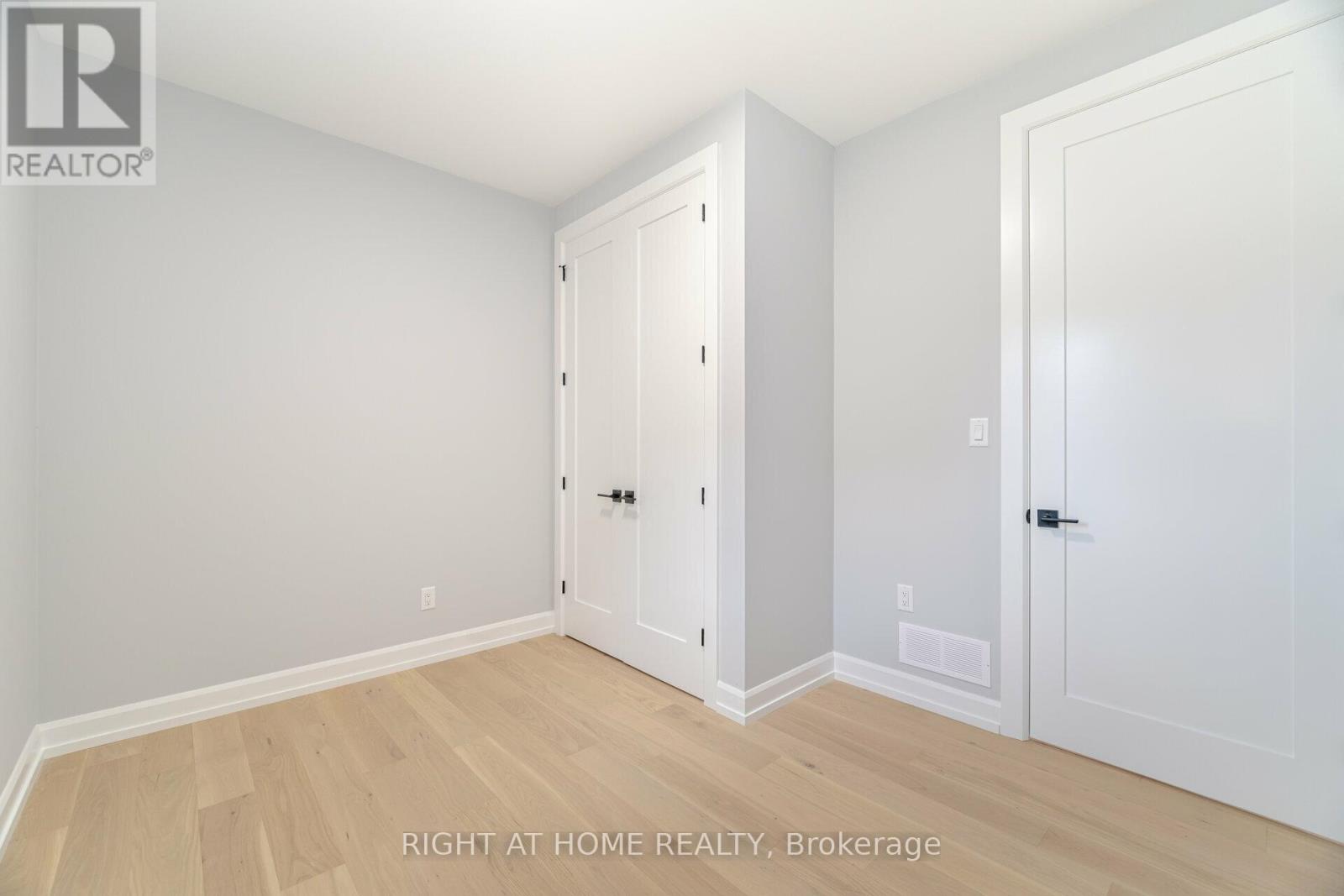 7934 Woodbine Street, Niagara Falls, Ontario  L2H 1C6 - Photo 12 - X12792726