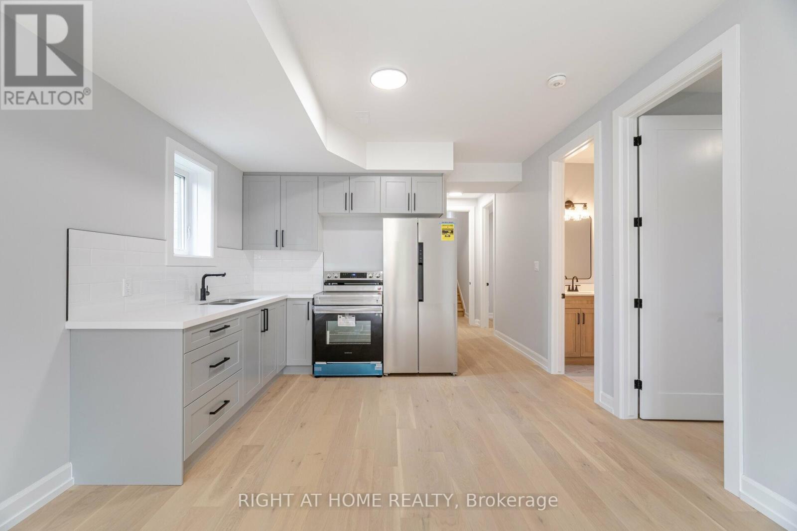 7934 Woodbine Street, Niagara Falls, Ontario  L2H 1C6 - Photo 3 - X12792726