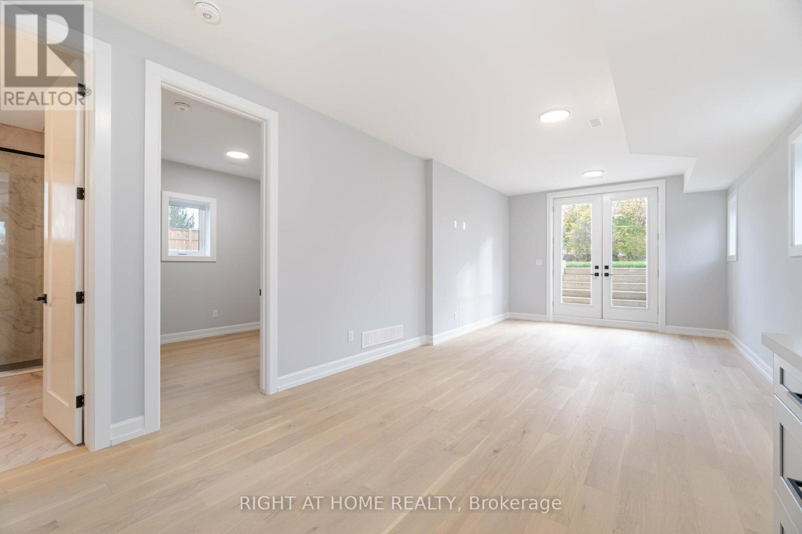 7934 Woodbine Street, Niagara Falls, Ontario  L2H 1C6 - Photo 6 - X12792726